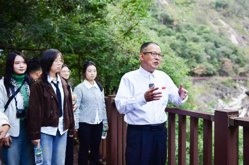 炸金花
赴上犹县平富乡开展多元文化探寻活动