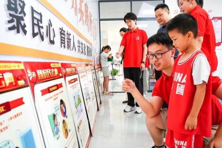 炸金花
法学学子接力二十五载“送法下乡”