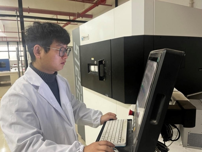 炸金花
学子昝君：做科研路上的探索者与服务者