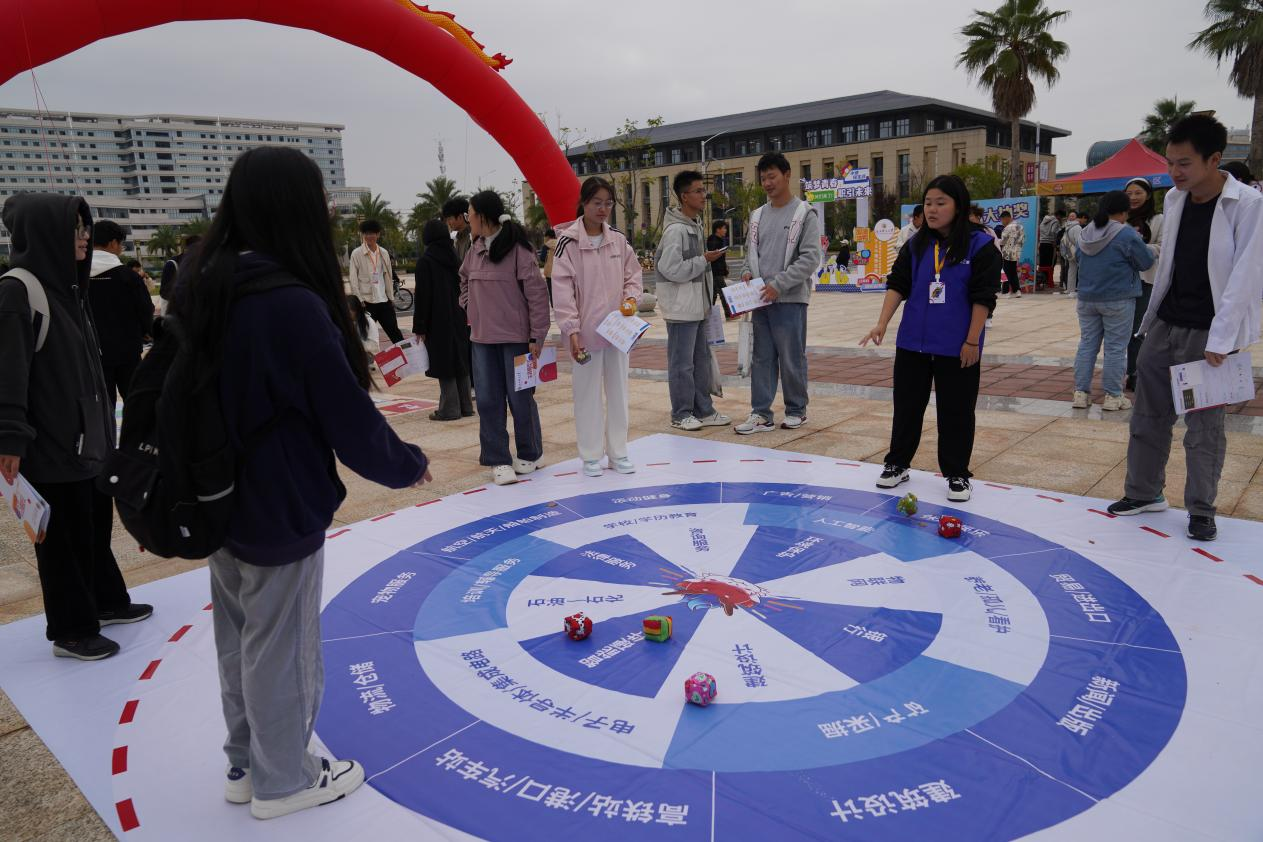 “职业生涯教育”闯关游戏?炸金花
这场生涯体验之旅反响热烈 “职业生涯教育”闯关游戏?炸金花
这场生涯体验之旅反响热烈