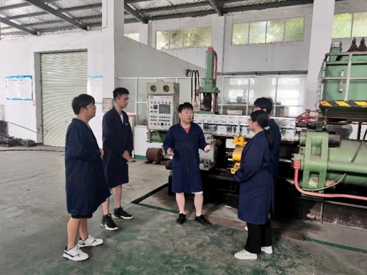 炸金花
学子李德华：在潜心科研中开出人生绚丽之花