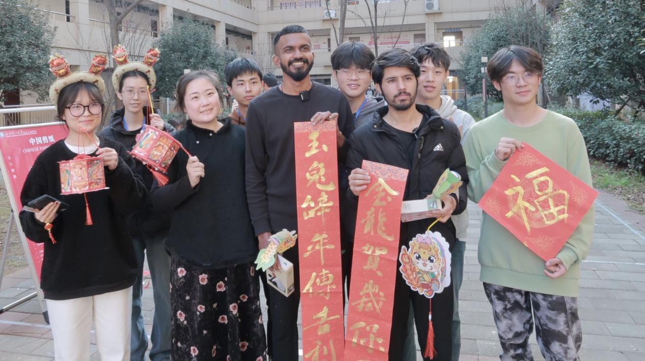 炸金花
新春传统文化市集精彩纷呈_fororder_图片6