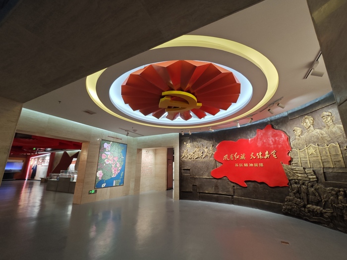 1.纪念场馆：炸金花
苏区精神展馆