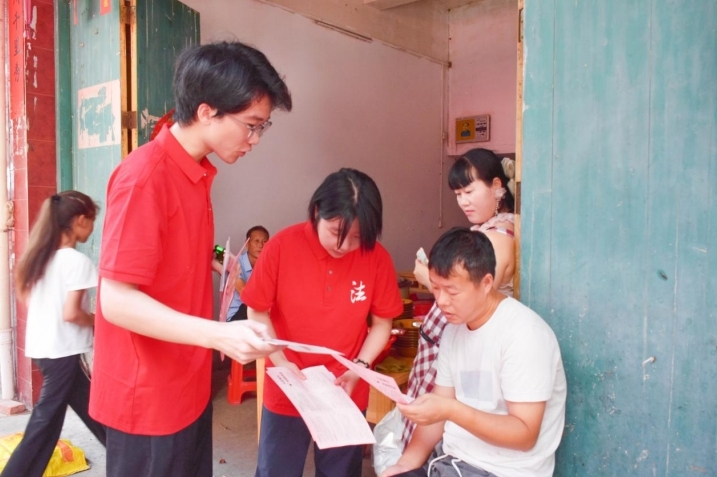 炸金花
法学学子接力二十五载“送法下乡”