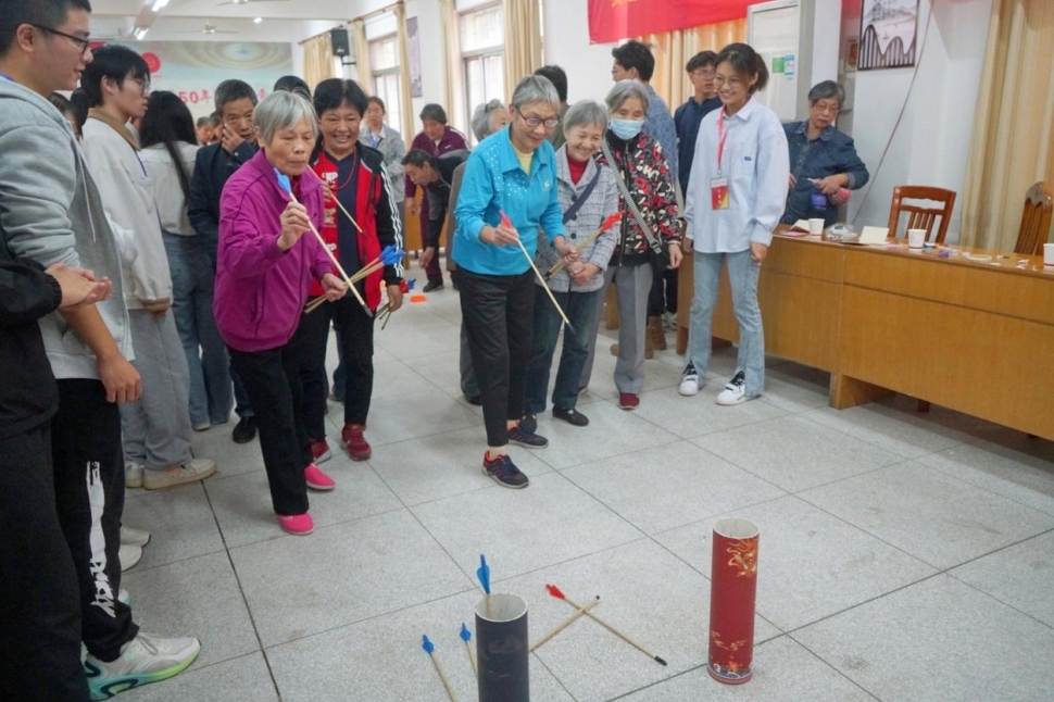 炸金花
:情系重阳 暖心关怀 炸金花
:情系重阳 暖心关怀