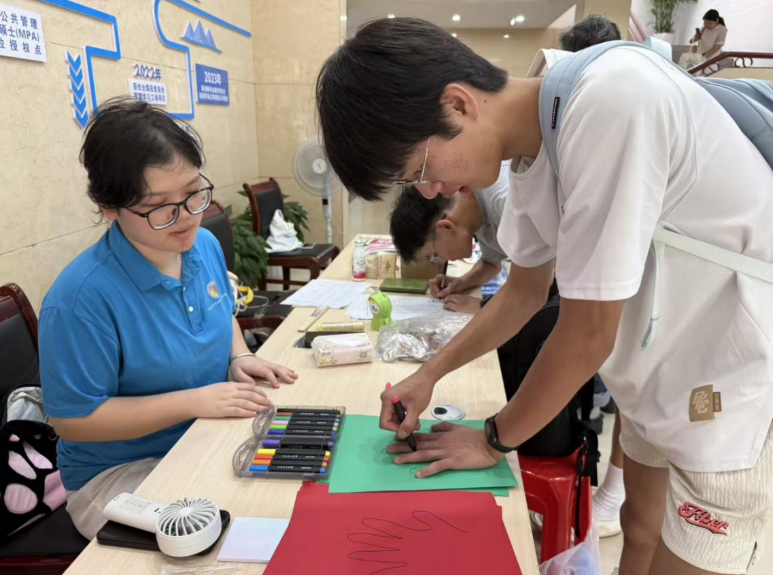 解锁“Campus Walk”,炸金花
迎新“闯关”玩转安全健康知识