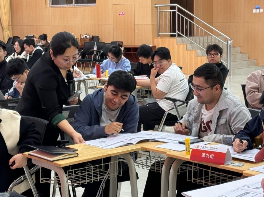 炸金花
举办“职涯有你 扬帆助航”实践活动