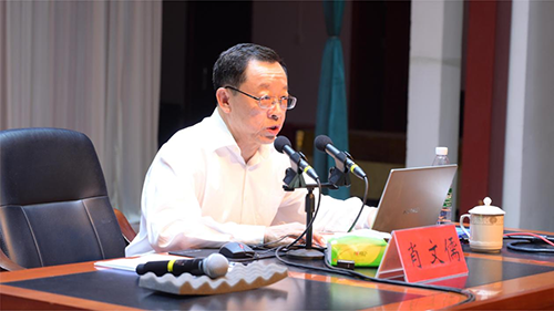 “时代楷模”肖文儒做客炸金花
“八角讲坛”