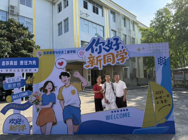 解锁“Campus Walk”,炸金花
迎新“闯关”玩转安全健康知识